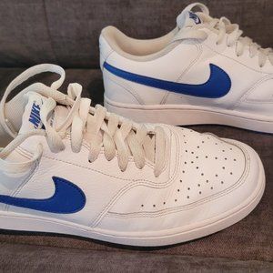 Mens size 9.5 nike court vision